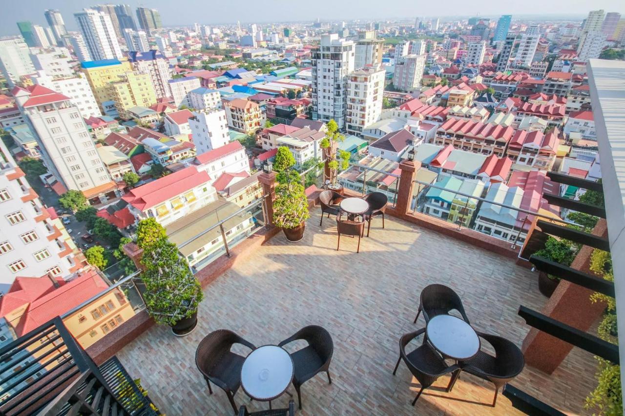Queen Mansion Phnom Penh Esterno foto